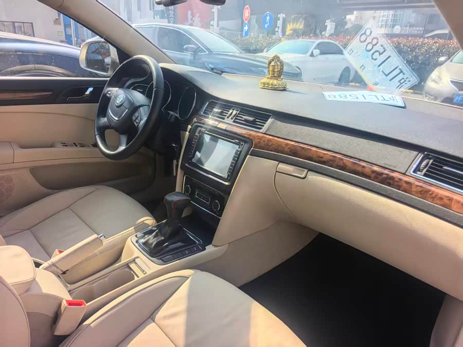 Skoda Superb 2013 car image #16