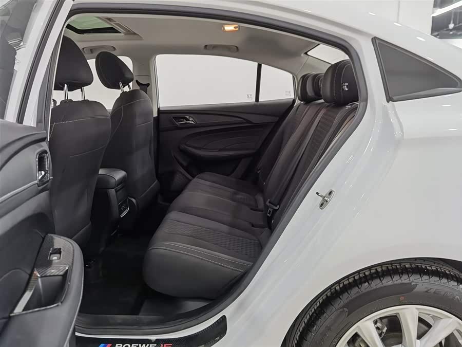 Roewe i5 2020 car image #16