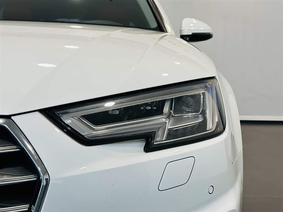Audi A4L 2020 car image #16