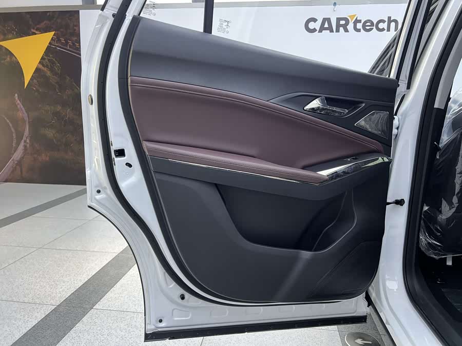 JAC X8 PLUS #16 JAC X8 PLUS صورة سيارة #16