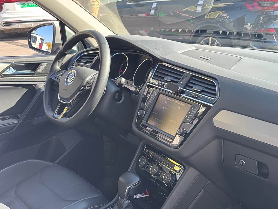 Volkswagen Tiguan L 2018 #16 Volkswagen Tiguan L 2018 car image #16