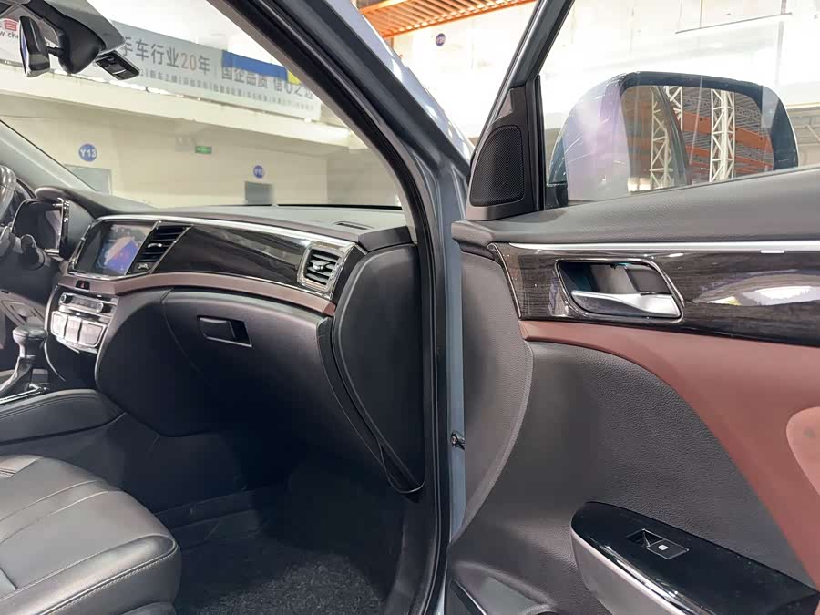 GAC Trumpchi GS8 2017 #16 GAC Trumpchi GS8 2017 car image #16