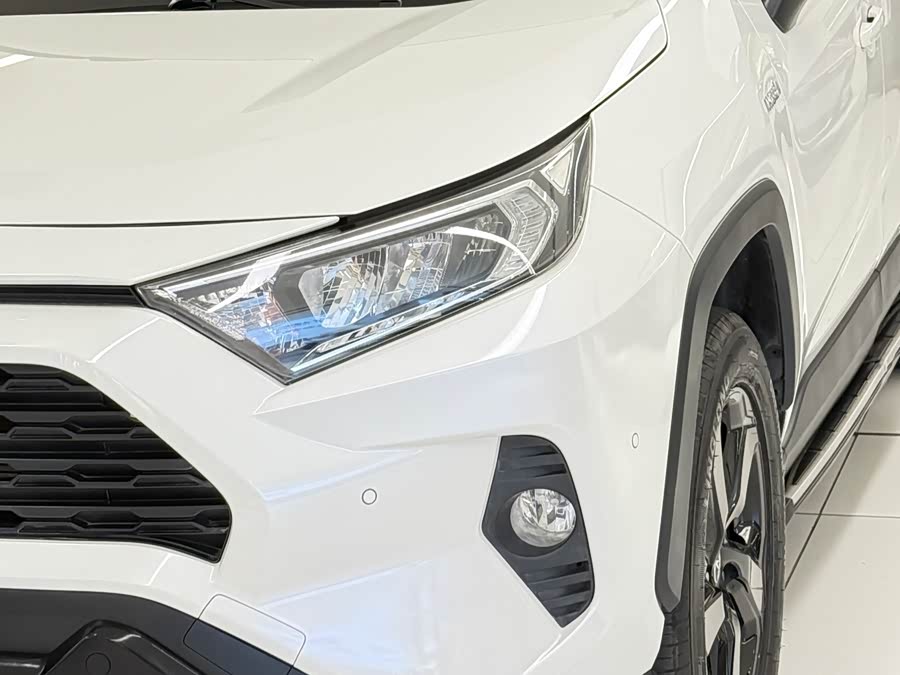 Toyota RAV4 2021 car image #16