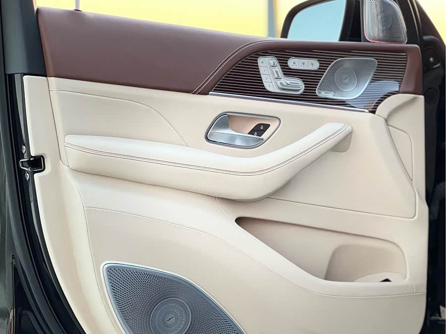 Mercedes-Benz GLS Class 2024 car image #16