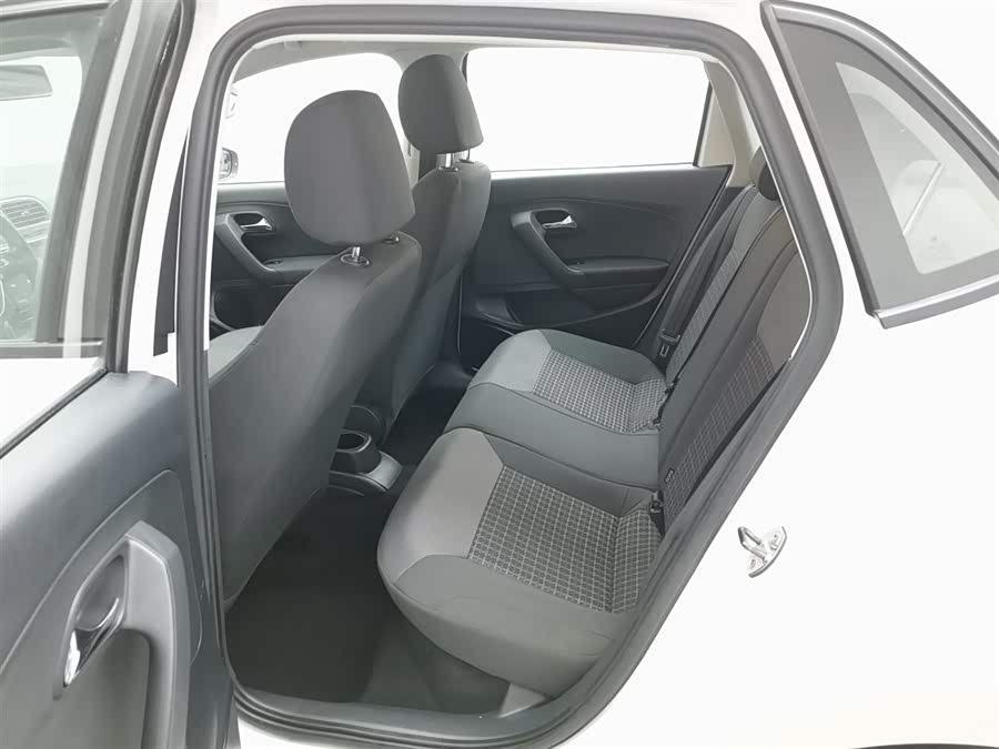 Volkswagen Polo 2018 immagine di auto #16