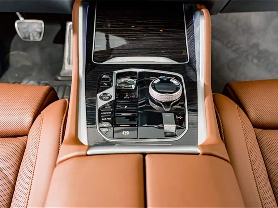 BMW X6 2024 car image #16