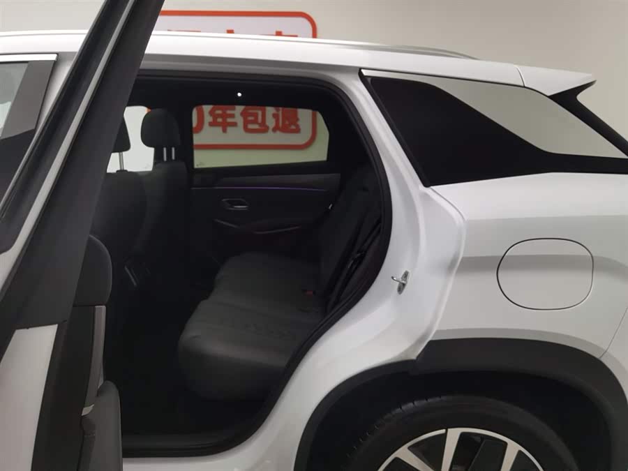 BYD SongL DM-i 2025 car image #16