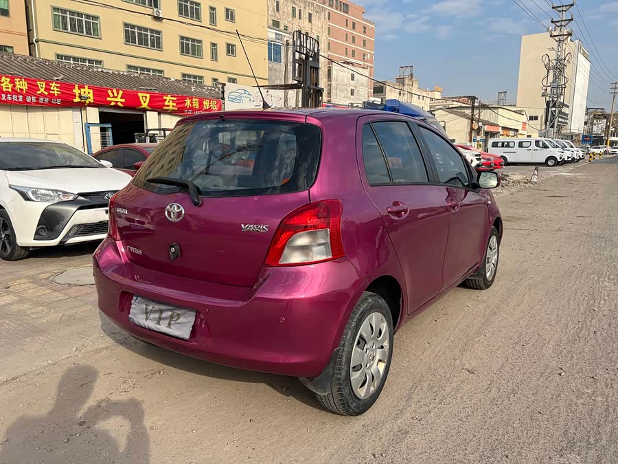 Toyota Yaris 2011 imagen de coche #16