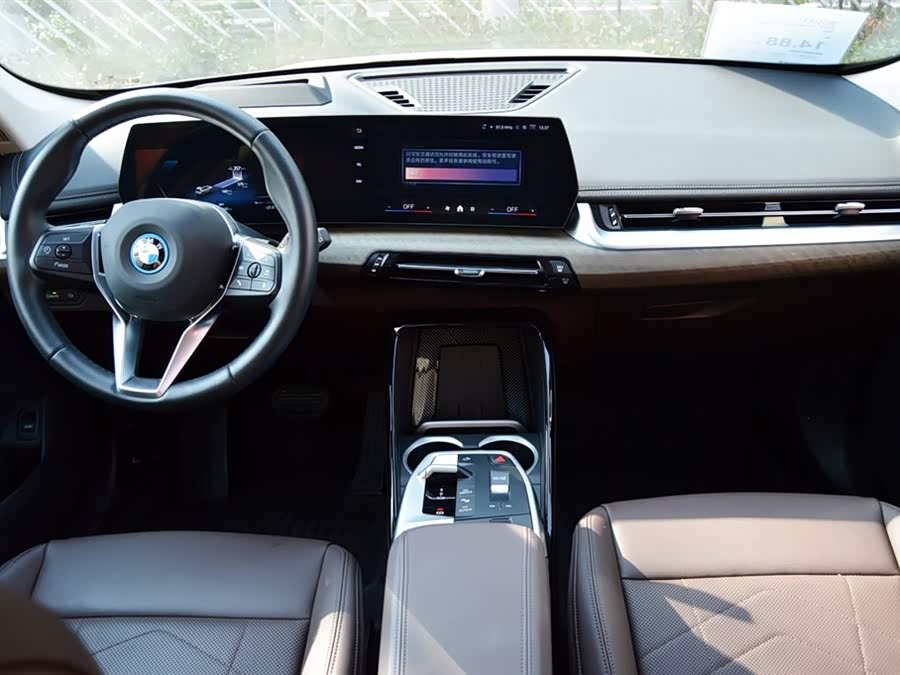 BMW iX1 2024 #16 BMW iX1 2024 immagine di auto #16