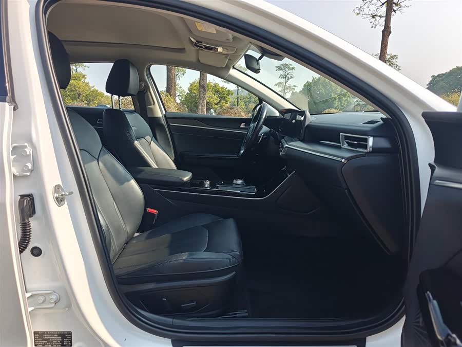 Kia K5 2021 car image #16