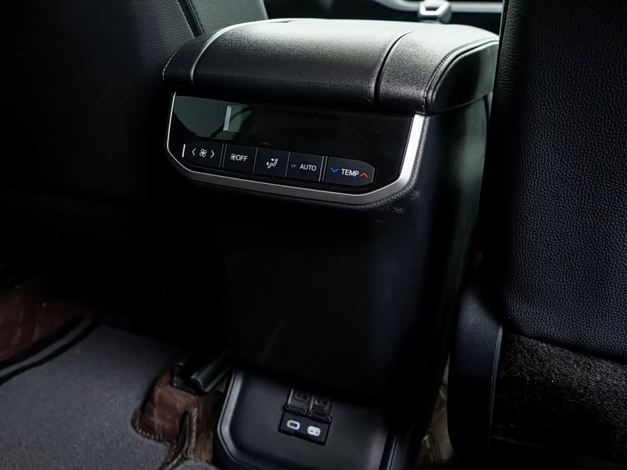 Toyota Highlander 2024 car image #16