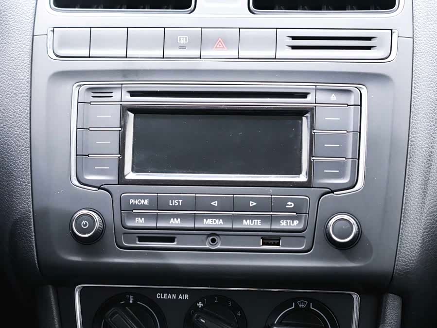 Volkswagen Polo 2016 car image #16