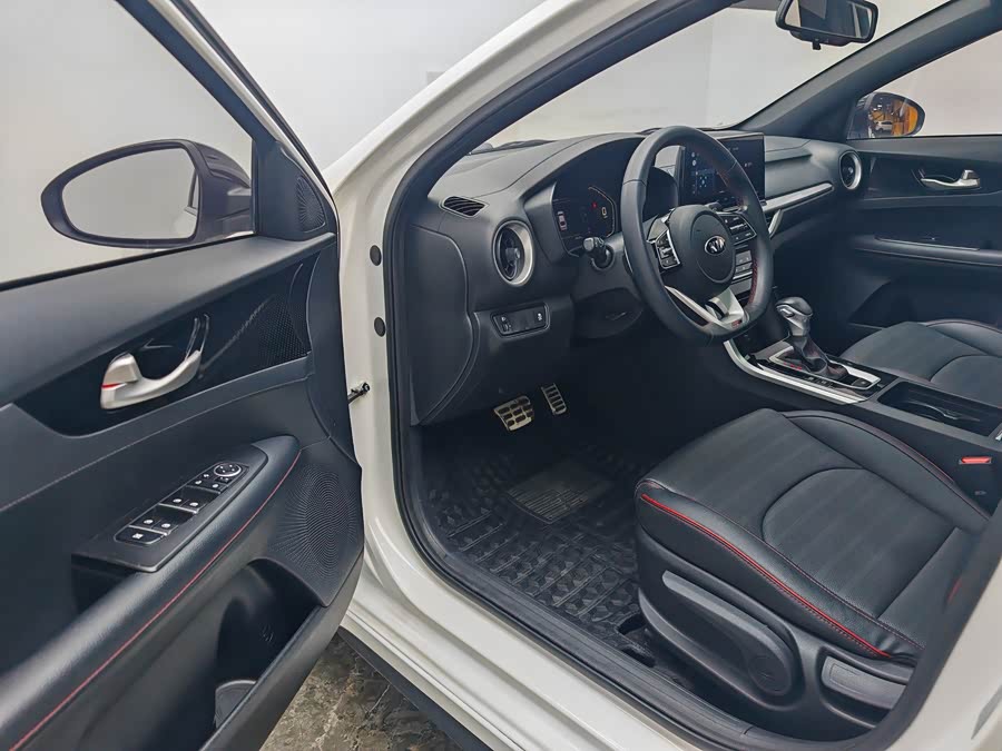 Kia K3 2020 car image #16