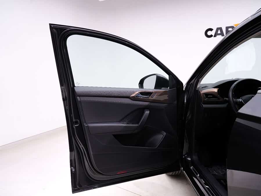 Volkswagen Tharu 2020 car image #16