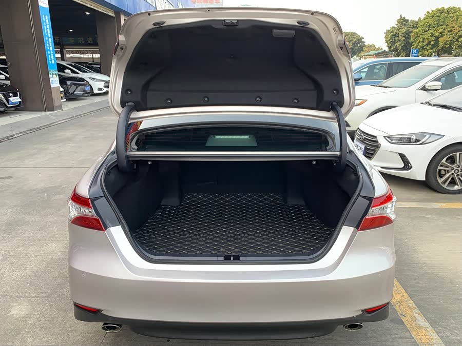 Toyota Camry 2022 immagine di auto #16