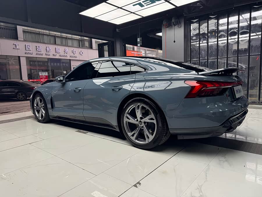 Audi e-tron GT 2024 image de voiture #16