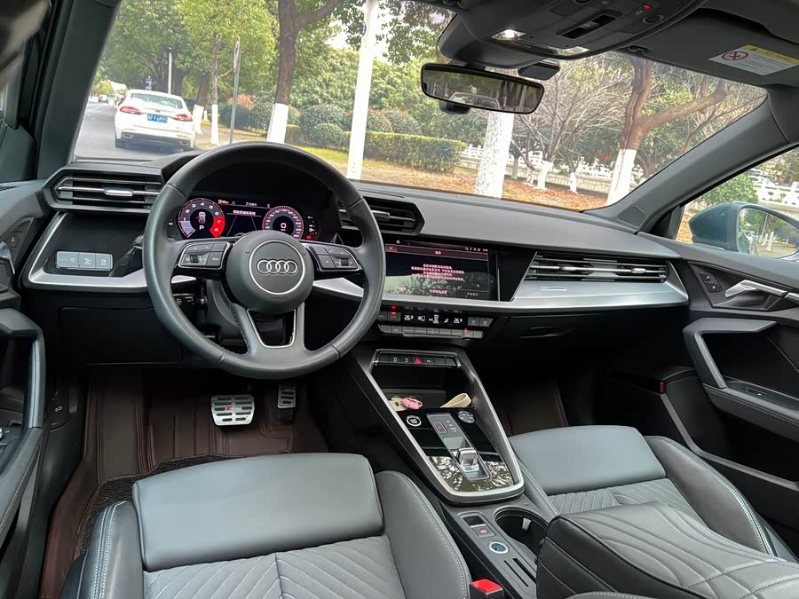 Audi Q4 e-tron 2023 #16 Audi Q4 e-tron 2023 immagine di auto #16