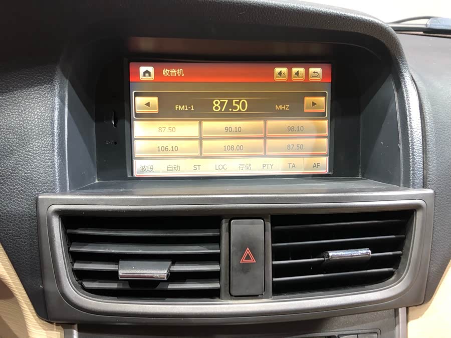 Soueast V6 Lingshi 2014 car image #16