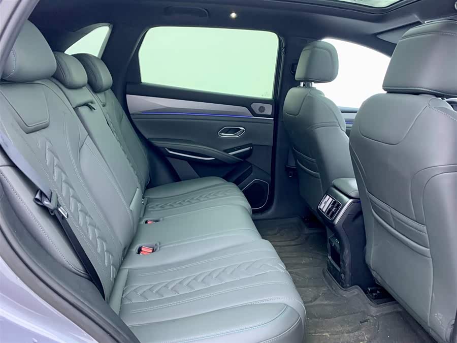 BYD SongL DM-i 2025 car image #16