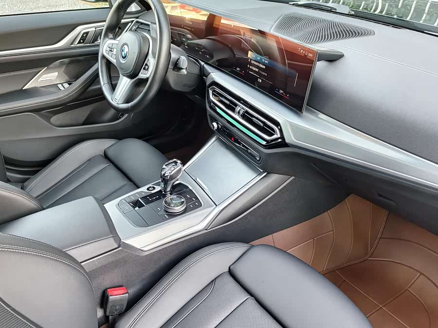 BMW i4 2023 car image #16