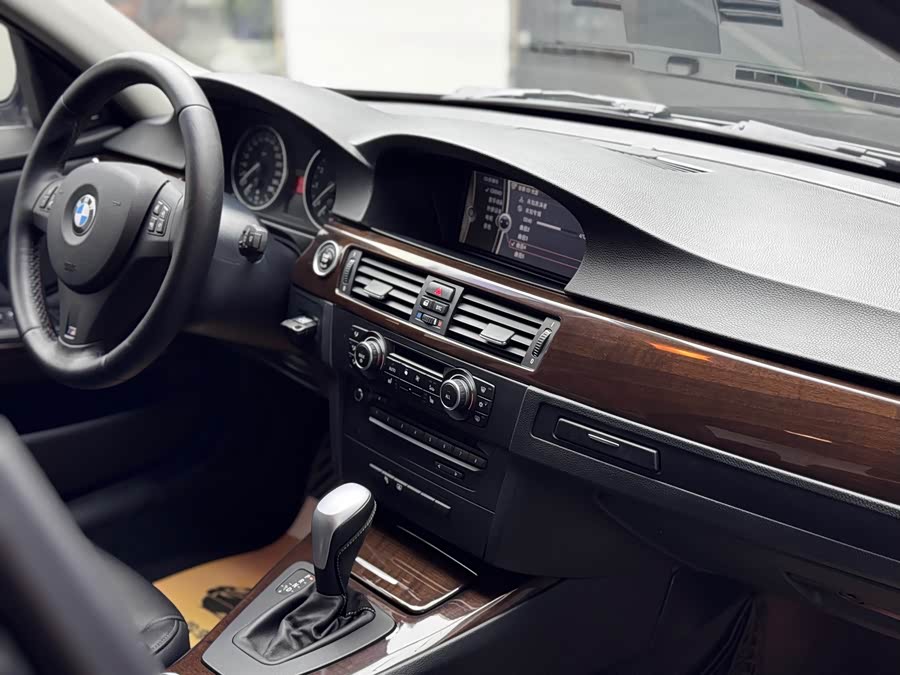 BMW 3 Series (Imported) 2010 car image #16