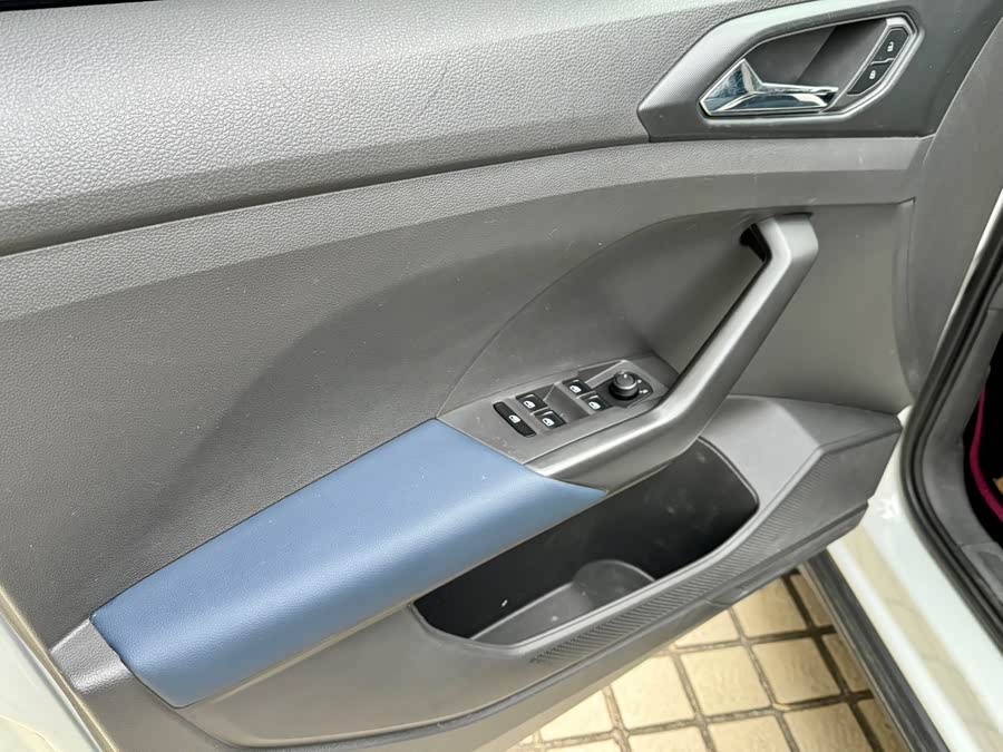 Volkswagen T-Cross 2023 car image #16