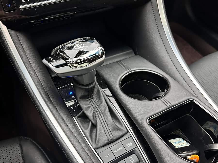 Toyota Avalon 2023 car image #16
