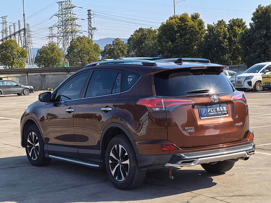 Toyota RAV4 2017 car image #16