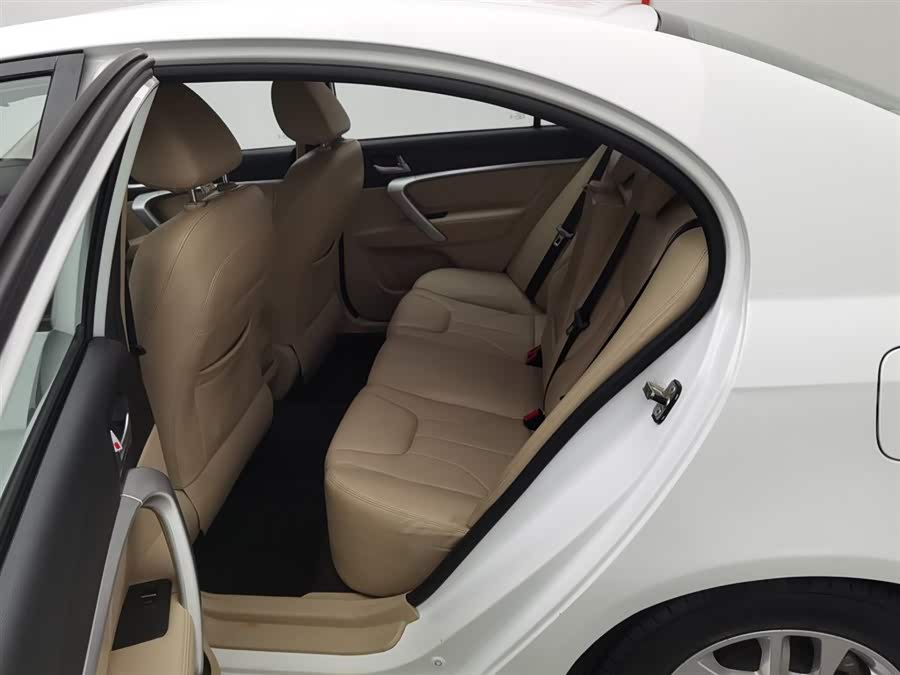 GEELY Emgrand 2017 car image #16