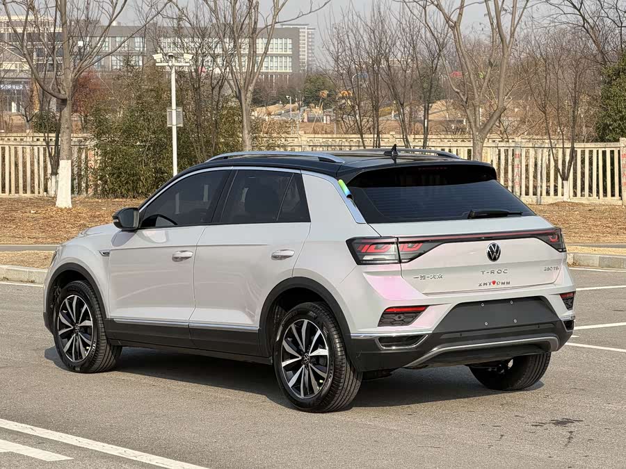 Volkswagen T-Roc 2023 car image #16