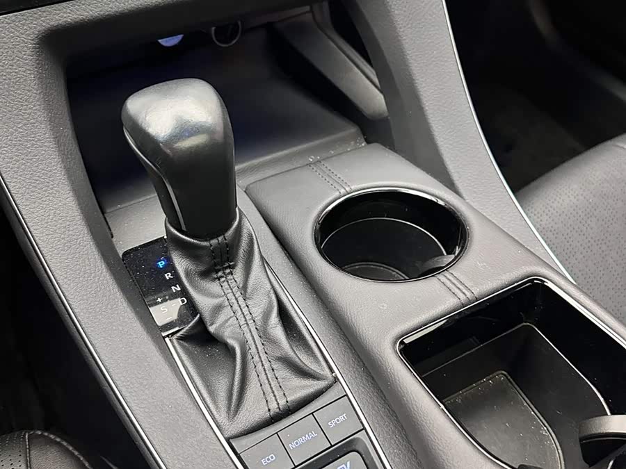 Toyota Avalon 2020 car image #16