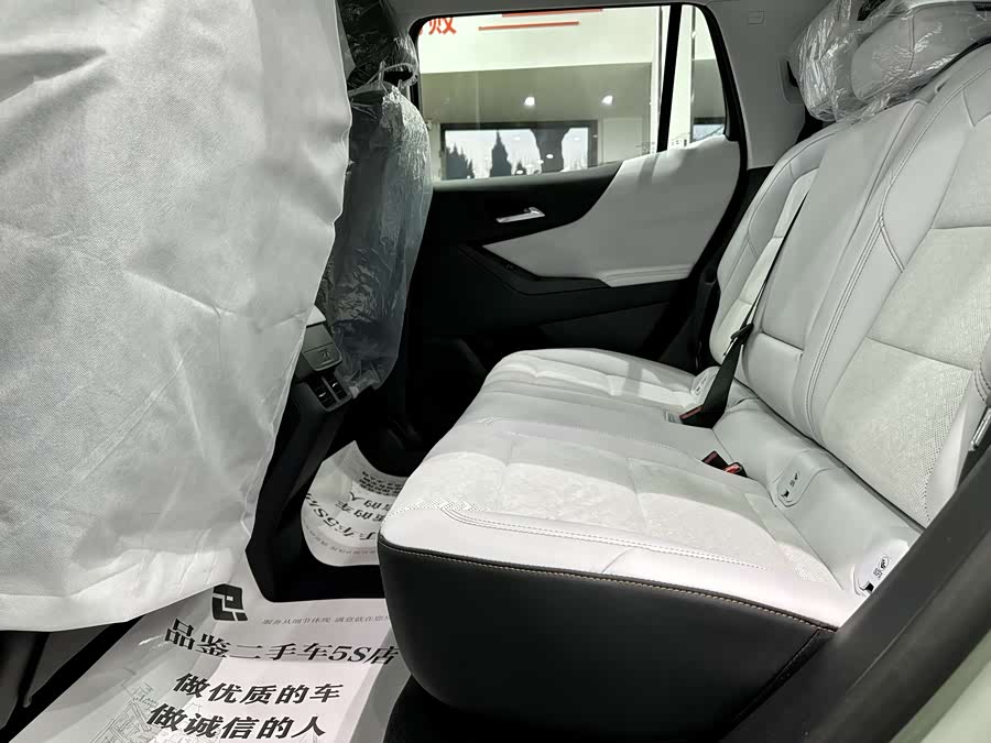 Chevrolet Equinox Plus 2025 car image #16