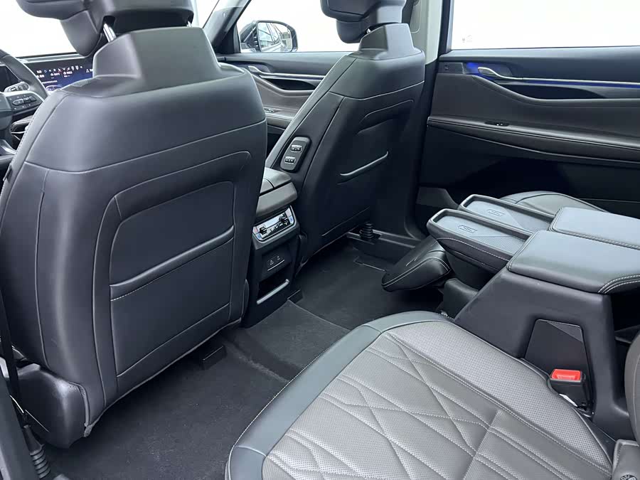 Ford Edge 2024 car image #16