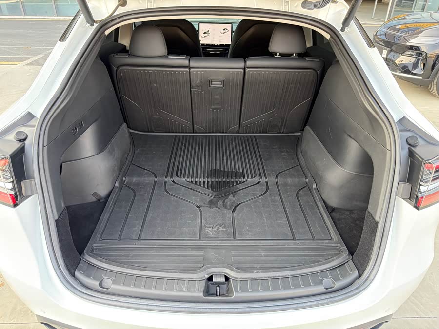 Tesla Model Y 2023 #16 Tesla Model Y 2023 car image #16