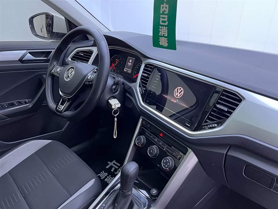 Volkswagen T-Roc 2021 car image #16