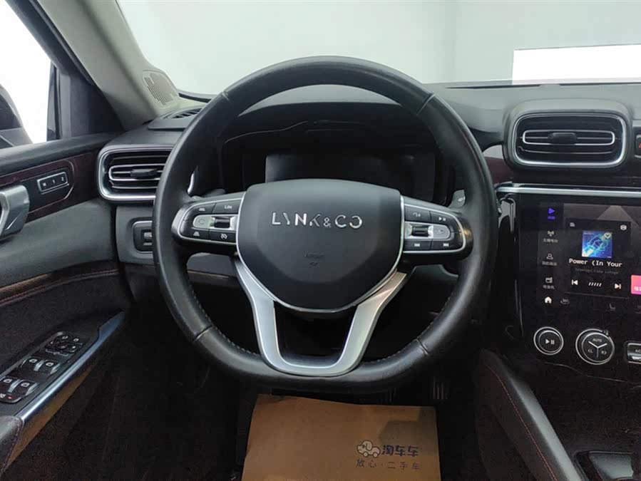 Lynk & Co 02 2019 car image #16