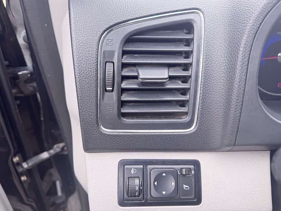 Forthing S500 2016 car image #16