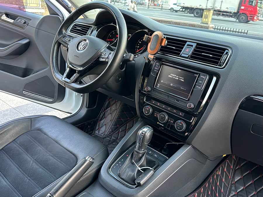 Volkswagen Sagitar 2018 immagine di auto #16