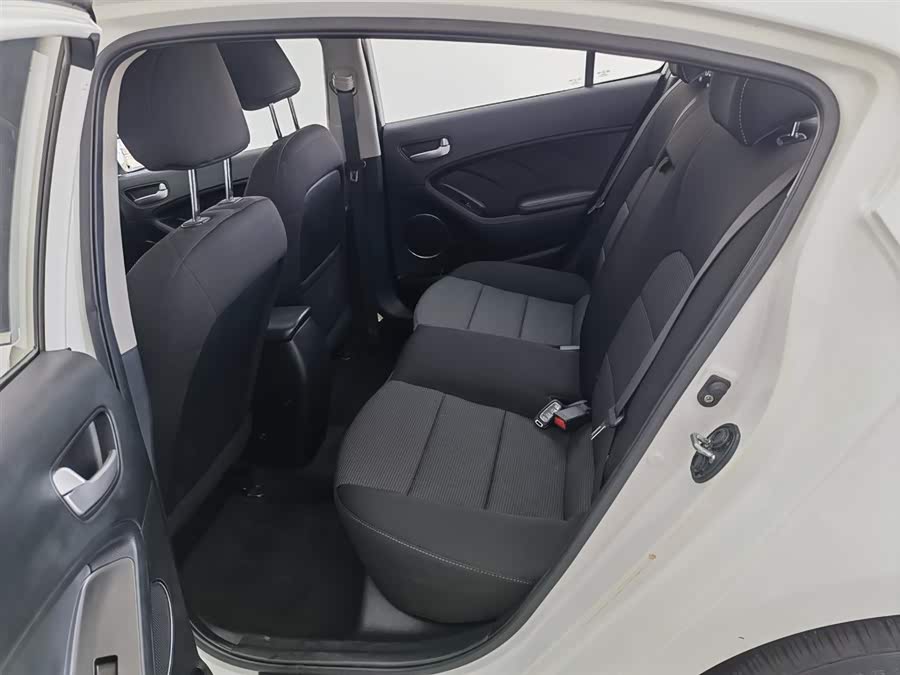 Kia K3 2017 car image #16