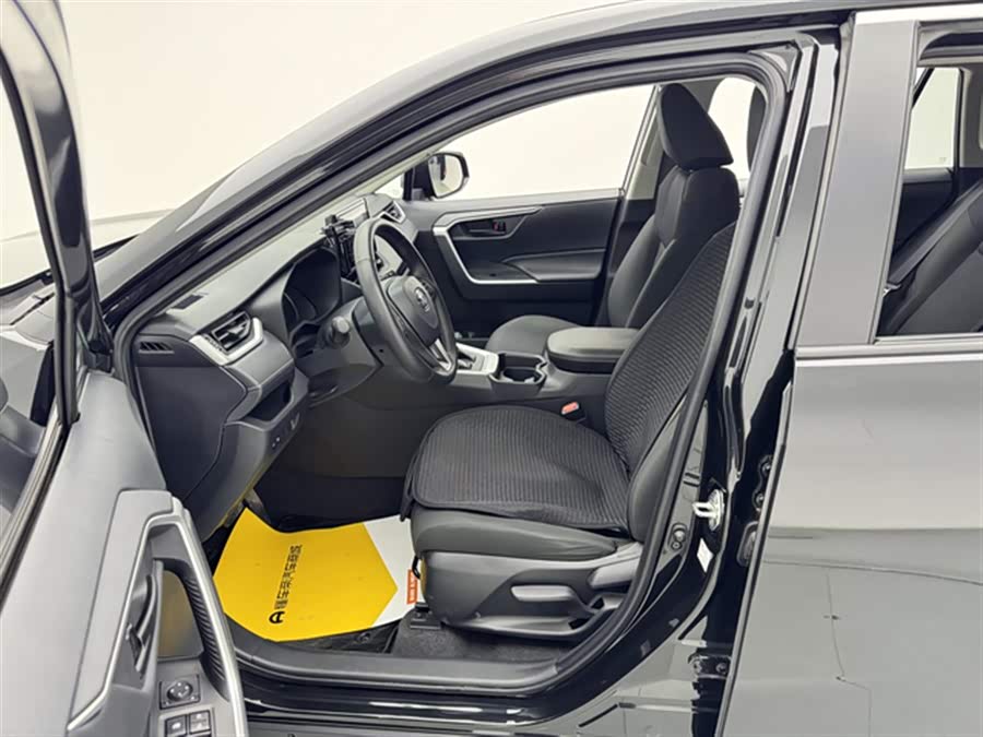 Toyota RAV4 2022 car image #16