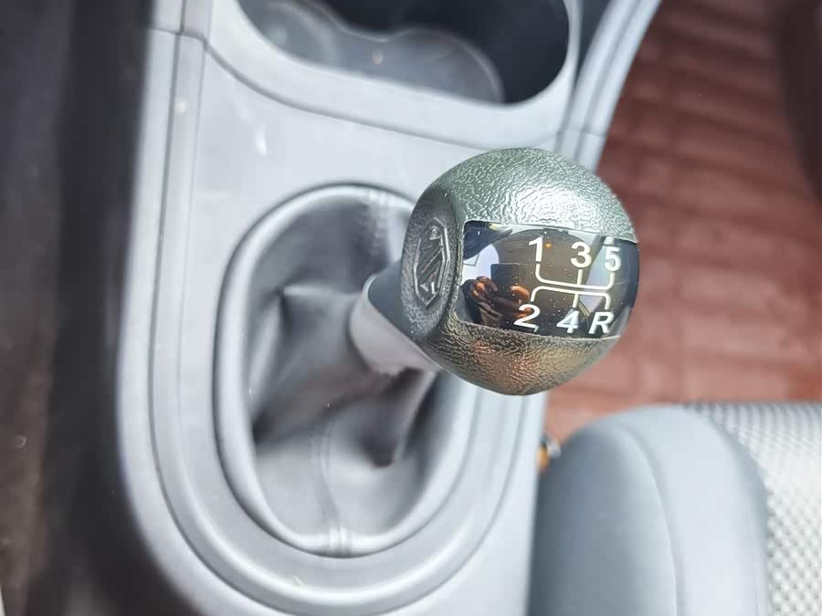 MG 3 2015 car image #16