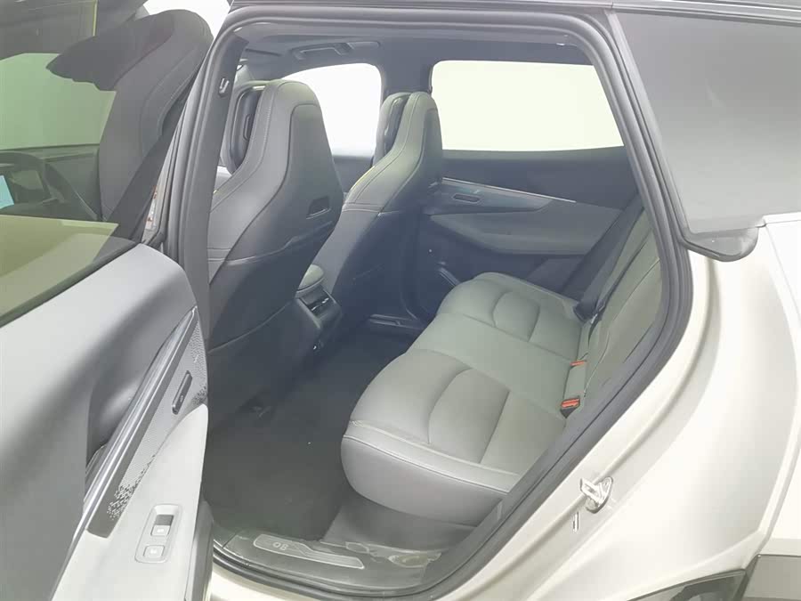 Lynk & Co 08 EM-P 2023 car image #16