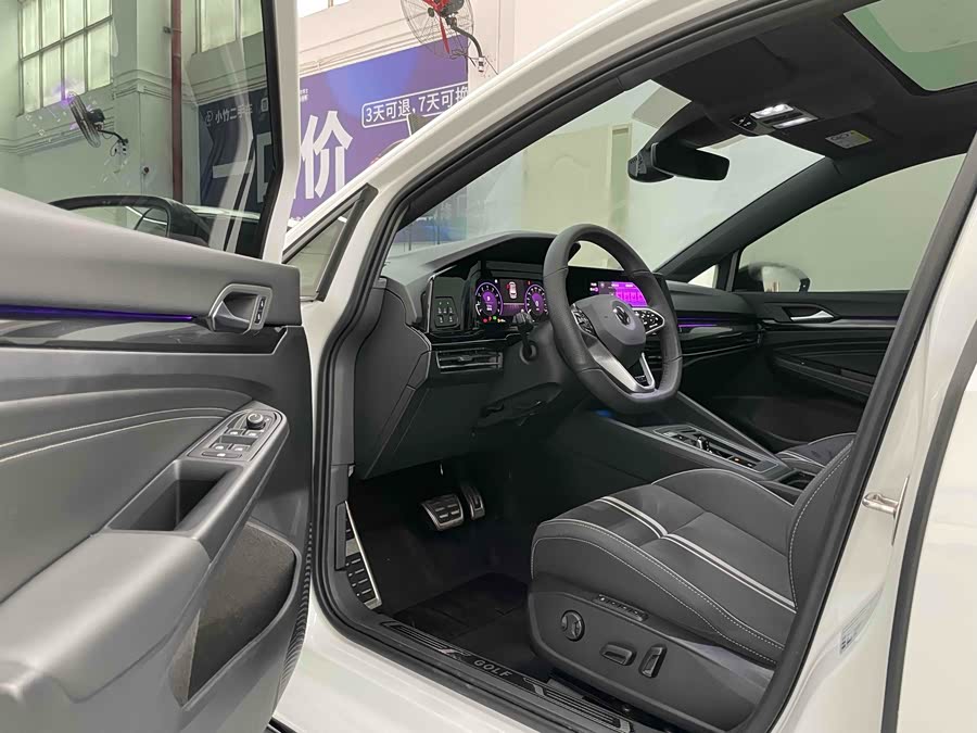 Volkswagen Golf 2021 car image #16