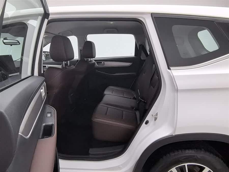 Forthing T5 2024 immagine di auto #16