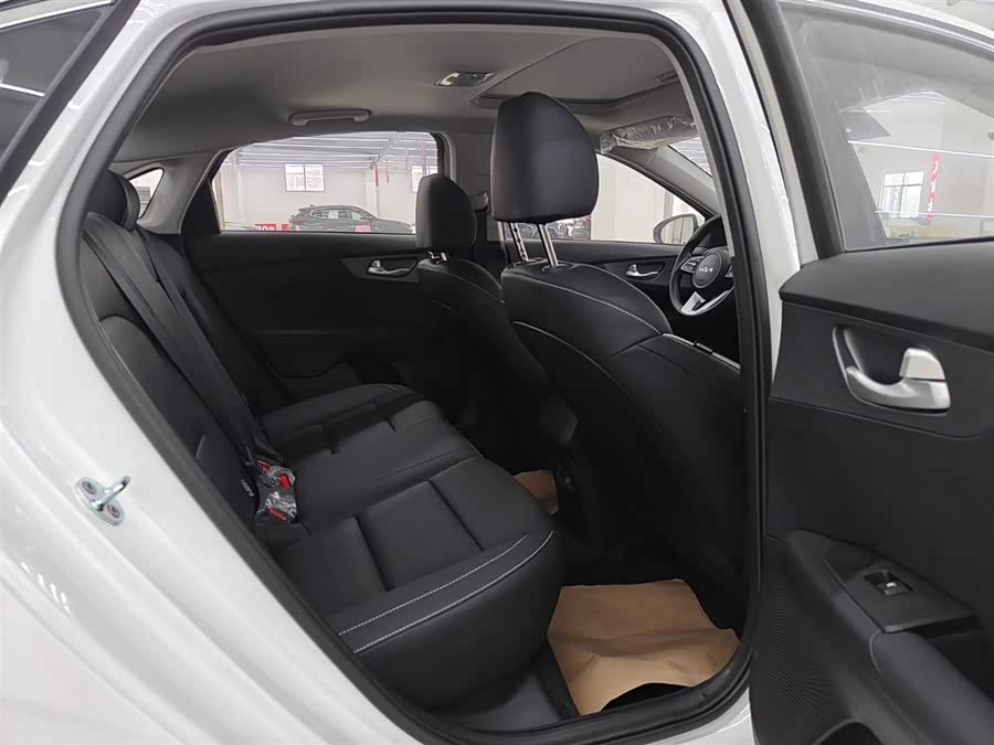 Kia K3 car image #16
