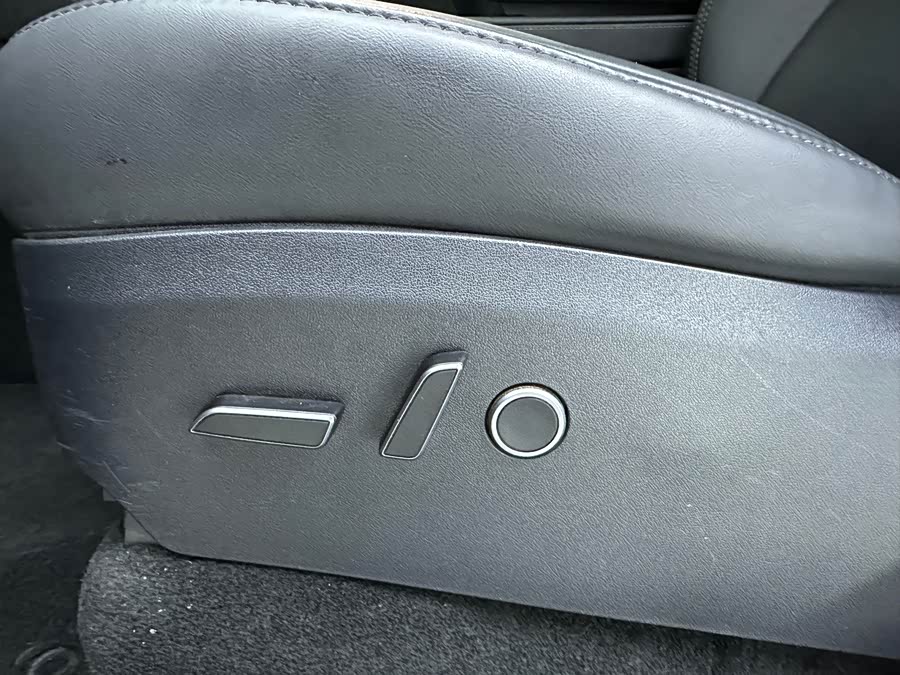 Tesla Model Y 2023 #16 Tesla Model Y 2023 car image #16