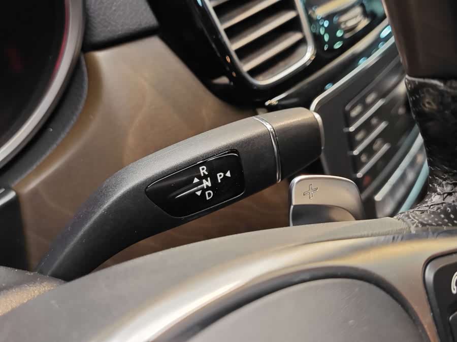 Mercedes-Benz GLE Class 2016 car image #16