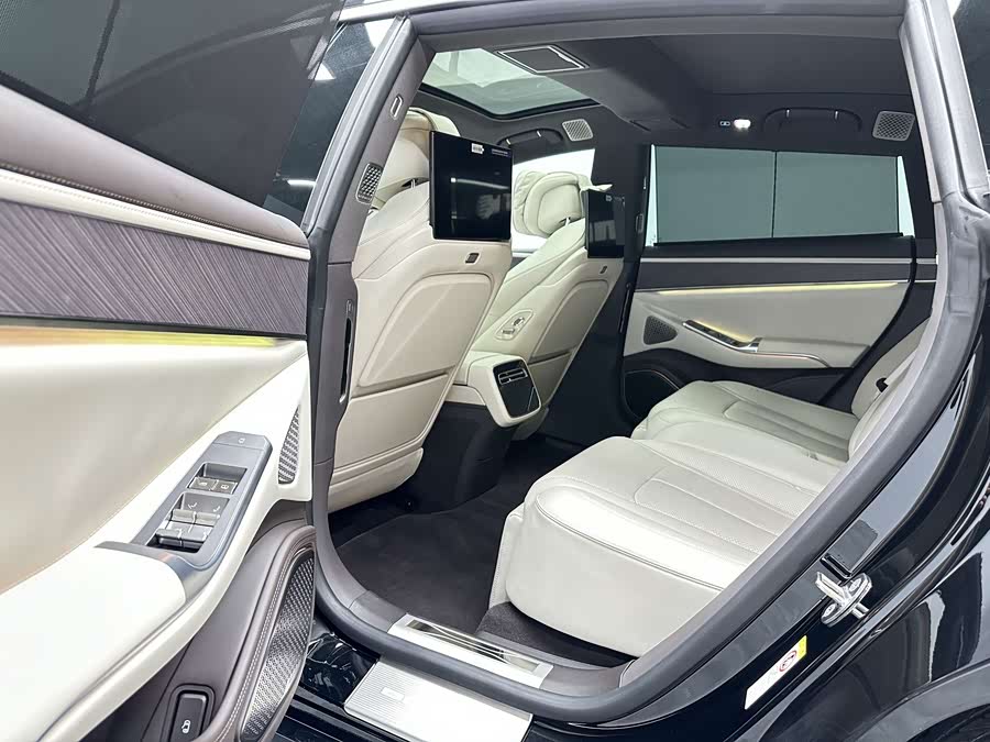 Denza Z9 2024 car image #16