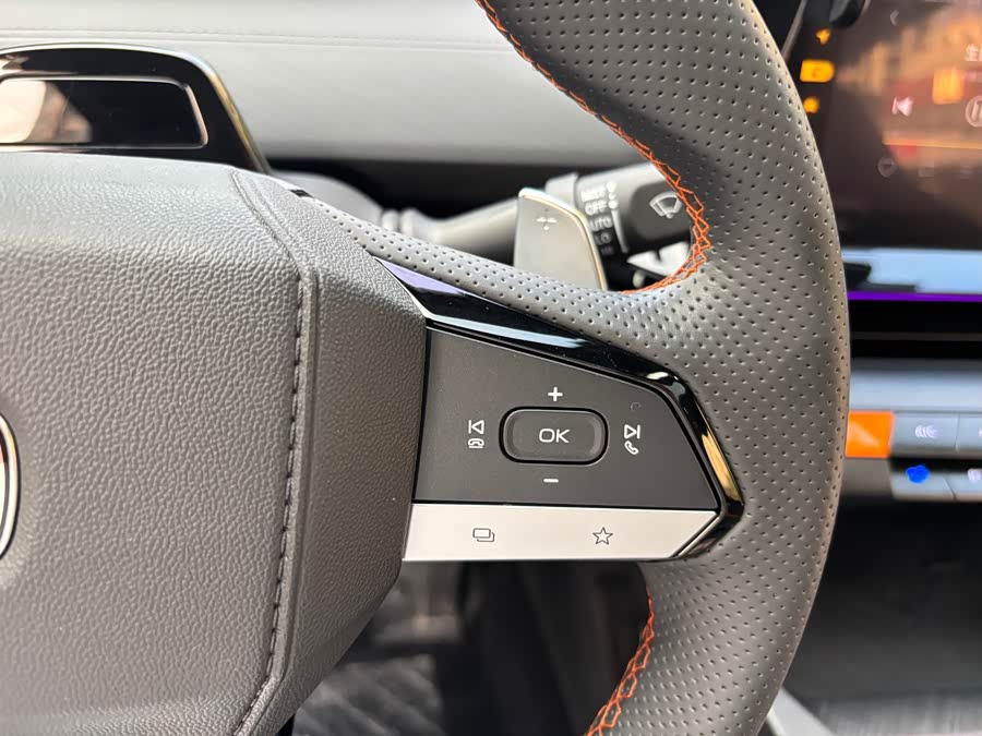 Changan UNI-V 2023 car image #16