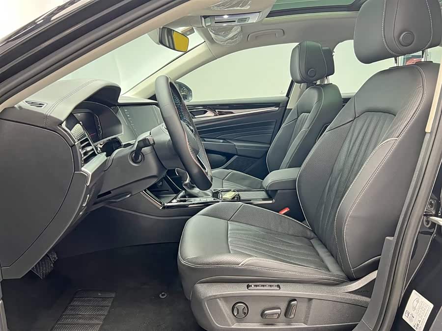 Volkswagen Passat 2023 car image #16